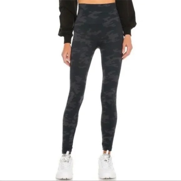 Spanx Look At Me Now Legging Black Camo - Picture 1 of 14